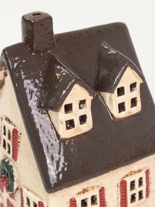 Nordgard Tall Villa with Bow Wreath