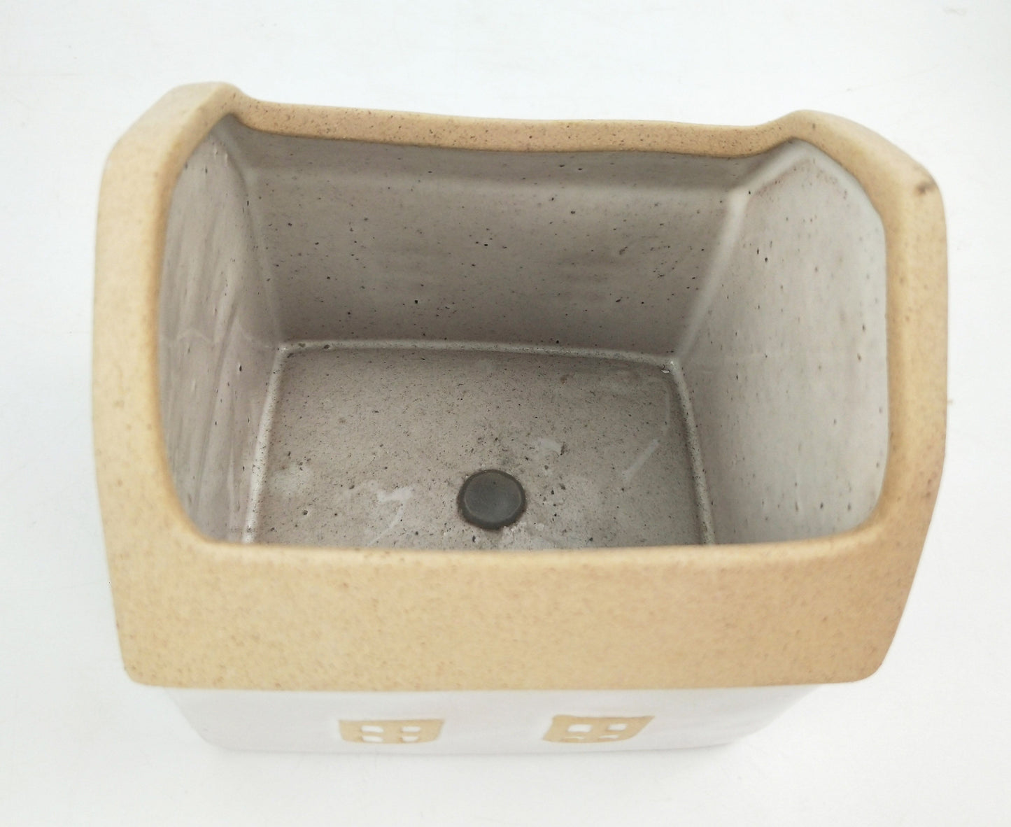 Aspen Barn Planter White & Sand