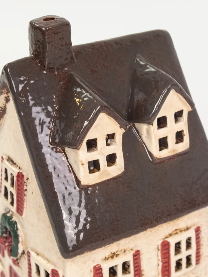 Nordgard Tall Villa with Bow Wreath