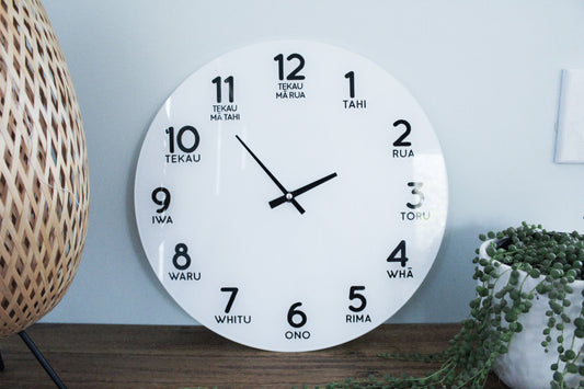 Te Reo Glass Numbers Clock