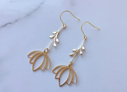 Hanging Flower Earring | Gold